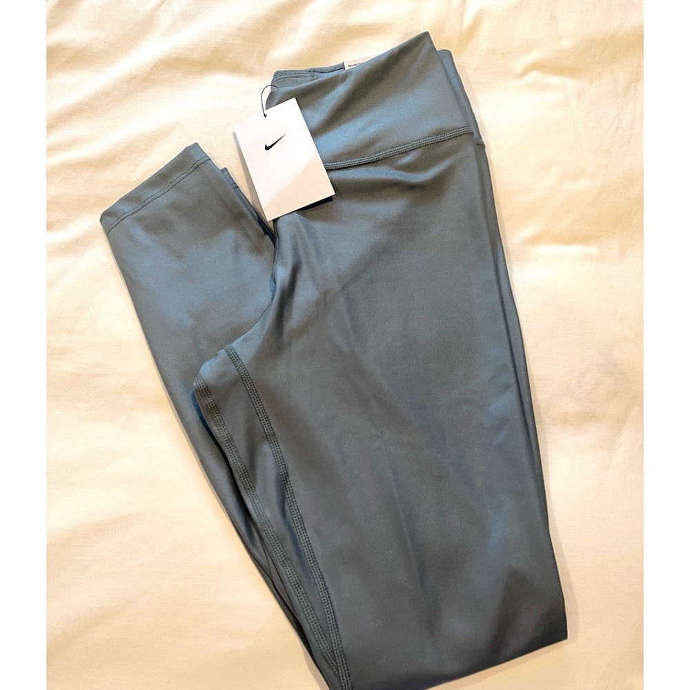 Nike Women 7/8 Leggings NWT Small